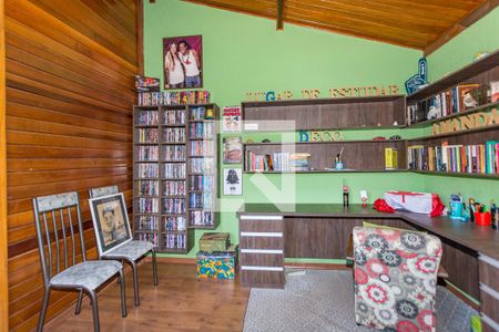 Casa à venda com 252m², 5 quartos e 2 vagas Casa à venda com 252m², 5 quartos e 2 vagasEscritório