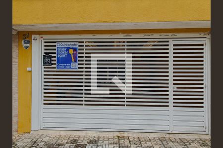 Casa à venda com 125m², 2 quartos e 2 vagas Casa à venda com 125m², 2 quartos e 2 vagasFachada do sobrado