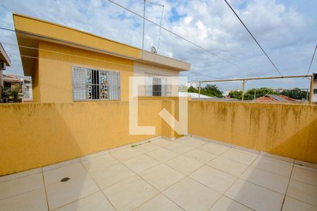 Casa à venda com 125m², 2 quartos e 2 vagas Casa à venda com 125m², 2 quartos e 2 vagasQuintal - area de cima da casa