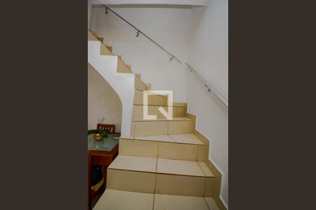 Escada para os quartos de casa à venda com 2 quartos, 125m² em Taboão, São Bernardo do Campo