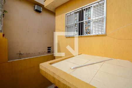 Casa à venda com 125m², 2 quartos e 2 vagas Casa à venda com 125m², 2 quartos e 2 vagasQuintal - area de cima da casa