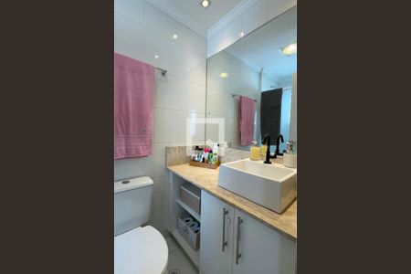 Banheiro da Suíte 1 de apartamento à venda com 2 quartos, 60m² em Jardim Tupanci, Barueri