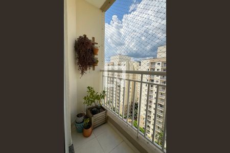 Sacada de apartamento à venda com 2 quartos, 60m² em Jardim Tupanci, Barueri