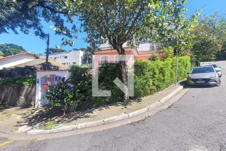 Casa para alugar com 275m², 3 quartos e 5 vagas Casa para alugar com 275m², 3 quartos e 5 vagasFachada