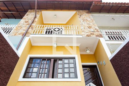 Casa à venda com 127m², 3 quartos e 5 vagas Casa à venda com 127m², 3 quartos e 5 vagasFachada