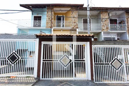 Casa à venda com 127m², 3 quartos e 5 vagas Casa à venda com 127m², 3 quartos e 5 vagasFachada