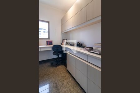 Apartamento à venda com 380m², 3 quartos e 5 vagasEscritório