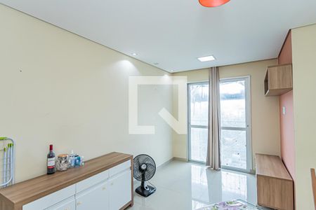 Sala de apartamento para alugar com 3 quartos, 61m² em Parque Maria Domitila, São Paulo