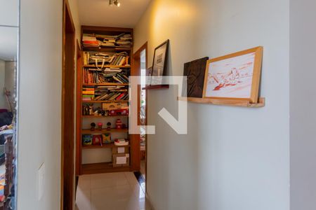 Corredor de apartamento à venda com 2 quartos, 69m² em Ana Lúcia, Belo Horizonte