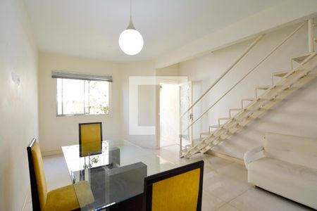 Sala de casa de condomínio à venda com 2 quartos, 102m² em Buritis, Belo Horizonte