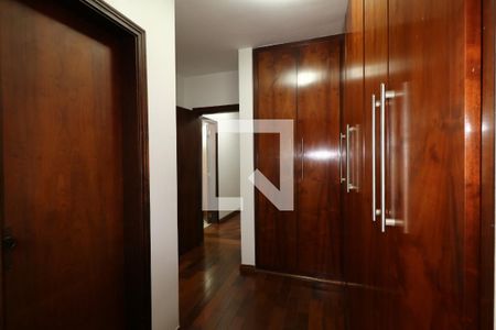 Casa à venda com 300m², 4 quartos e 4 vagasCloset da Suíte