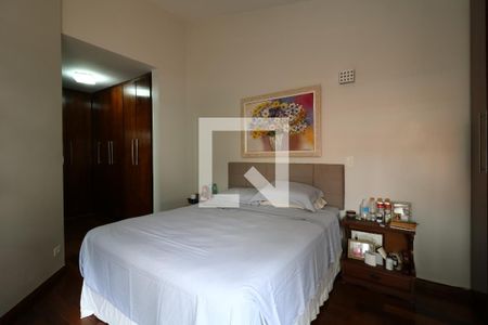 Casa à venda com 300m², 4 quartos e 4 vagasSuíte