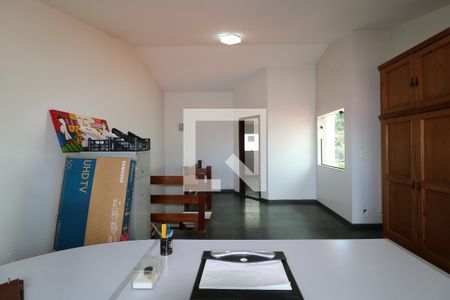 Casa à venda com 300m², 4 quartos e 4 vagasEscritório