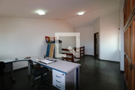 Casa à venda com 300m², 4 quartos e 4 vagasEscritório