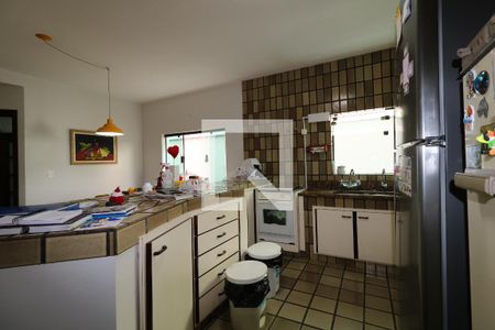 Casa à venda com 300m², 4 quartos e 4 vagasCozinha