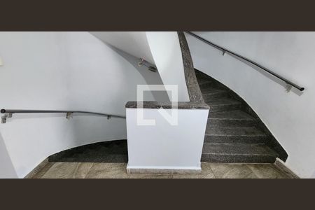 Studio para alugar com 36m², 1 quarto e sem vagaEscada