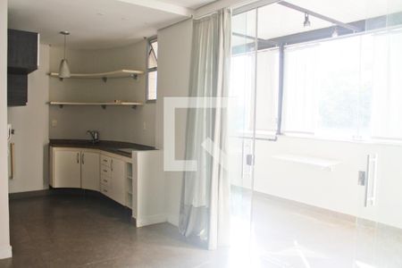 Sala com cozinha e varanda de apartamento à venda com 2 quartos, 67m² em Vale do Sereno, Nova Lima