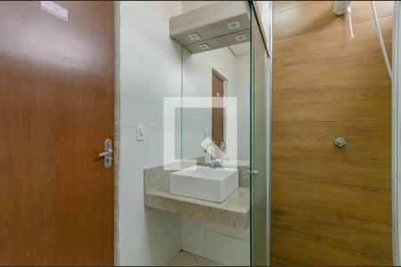 Casa para alugar com 65m², 2 quartos e 1 vaga Casa para alugar com 65m², 2 quartos e 1 vagaBanheiro Social