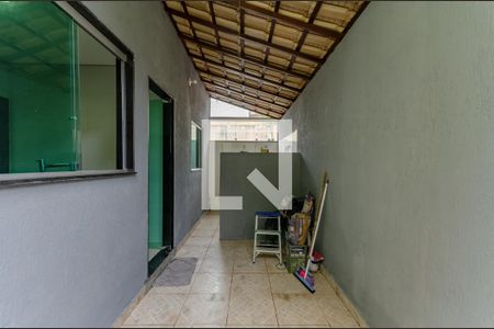 Casa para alugar com 65m², 2 quartos e 1 vaga Casa para alugar com 65m², 2 quartos e 1 vagaVaranda