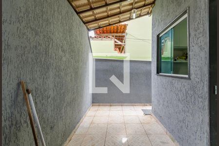 Casa para alugar com 65m², 2 quartos e 1 vaga Casa para alugar com 65m², 2 quartos e 1 vagaVaranda