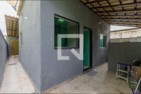 Casa para alugar com 65m², 2 quartos e 1 vaga Casa para alugar com 65m², 2 quartos e 1 vagaVaranda