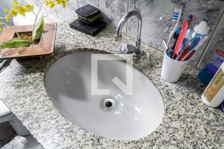 Casa de condomínio à venda com 70m², 3 quartos e 1 vaga Casa de condomínio à venda com 70m², 3 quartos e 1 vagaBanheiro social