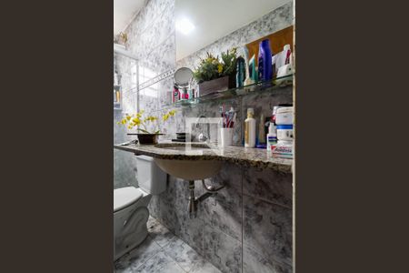 Casa de condomínio à venda com 70m², 3 quartos e 1 vaga Casa de condomínio à venda com 70m², 3 quartos e 1 vagaBanheiro social