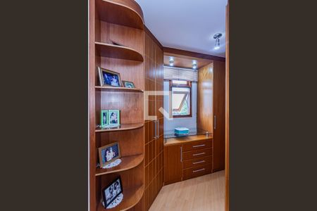 Casa para alugar com 243m², 3 quartos e 6 vagas Casa para alugar com 243m², 3 quartos e 6 vagasCloset suite