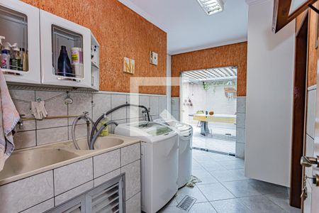 Casa para alugar com 243m², 3 quartos e 6 vagas Casa para alugar com 243m², 3 quartos e 6 vagasÁrea de serviço