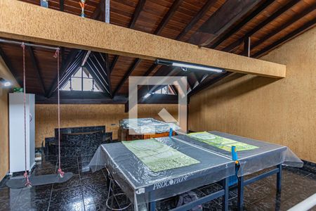 Casa para alugar com 243m², 3 quartos e 6 vagas Casa para alugar com 243m², 3 quartos e 6 vagasSótão