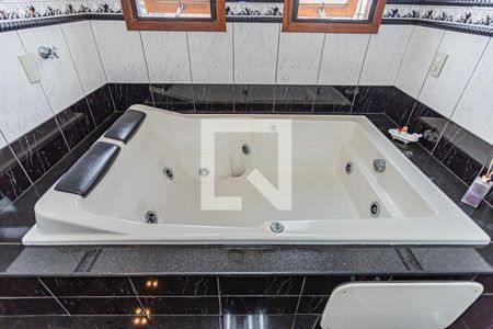 Casa para alugar com 243m², 3 quartos e 6 vagas Casa para alugar com 243m², 3 quartos e 6 vagasBanheiro suite