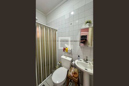 Casa à venda com 107m², 2 quartos e 2 vagasBanheiro da Área de Serviço