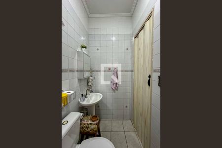 Casa à venda com 107m², 2 quartos e 2 vagasBanheiro da Área de Serviço