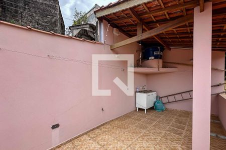 Casa à venda com 107m², 2 quartos e 2 vagasQuintal