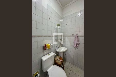 Casa à venda com 107m², 2 quartos e 2 vagasBanheiro da Área de Serviço