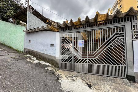 Casa à venda com 107m², 2 quartos e 2 vagasFachada