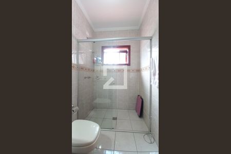 Casa à venda com 330m², 4 quartos e 4 vagas Casa à venda com 330m², 4 quartos e 4 vagasBanheiro