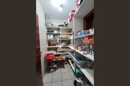 Casa à venda com 330m², 4 quartos e 4 vagas Casa à venda com 330m², 4 quartos e 4 vagasDespensa