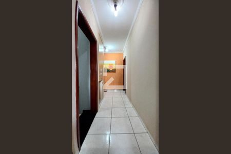 Casa à venda com 330m², 4 quartos e 4 vagas Casa à venda com 330m², 4 quartos e 4 vagasCorredor