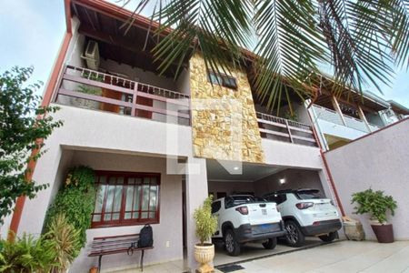 Casa à venda com 330m², 4 quartos e 4 vagas Casa à venda com 330m², 4 quartos e 4 vagasFachada do Prédio