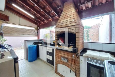 Casa à venda com 330m², 4 quartos e 4 vagas Casa à venda com 330m², 4 quartos e 4 vagasÁrea comum - Churrasqueira