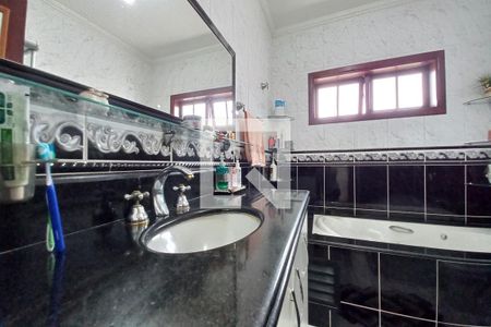 Casa à venda com 330m², 4 quartos e 4 vagas Casa à venda com 330m², 4 quartos e 4 vagasBanheiro da Suíte