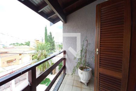 Casa à venda com 330m², 4 quartos e 4 vagas Casa à venda com 330m², 4 quartos e 4 vagasVaranda do Quarto 3