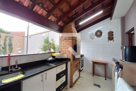 Casa à venda com 330m², 4 quartos e 4 vagas Casa à venda com 330m², 4 quartos e 4 vagasÁrea comum - Churrasqueira
