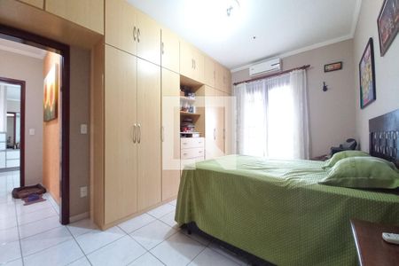 Casa à venda com 330m², 4 quartos e 4 vagas Casa à venda com 330m², 4 quartos e 4 vagasQuarto 4 - Suíte