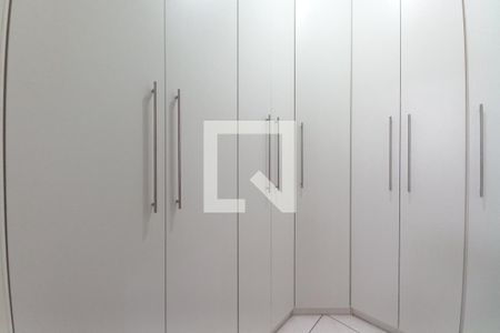 Casa à venda com 330m², 4 quartos e 4 vagas Casa à venda com 330m², 4 quartos e 4 vagasCloset da suíte 3