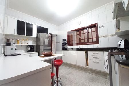 Casa à venda com 330m², 4 quartos e 4 vagas Casa à venda com 330m², 4 quartos e 4 vagasCozinha