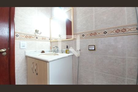 Casa à venda com 330m², 4 quartos e 4 vagas Casa à venda com 330m², 4 quartos e 4 vagasBanheiro