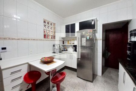 Casa à venda com 330m², 4 quartos e 4 vagas Casa à venda com 330m², 4 quartos e 4 vagasCozinha