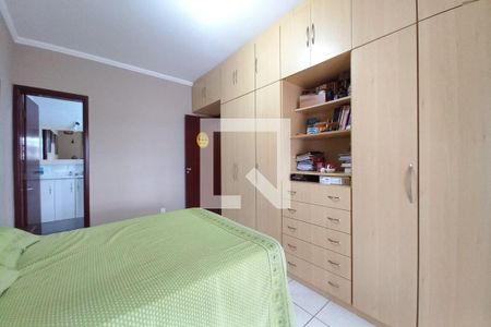Casa à venda com 330m², 4 quartos e 4 vagas Casa à venda com 330m², 4 quartos e 4 vagasQuarto 4 - Suíte